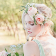 We love the organic, big floral pieces that are all the rage right now! Find this on ProjectWedding.com