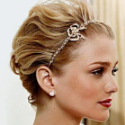 We love the slicked back, wave with a chic headband for short hair! Source: estacaodasfloresfloricultura.com